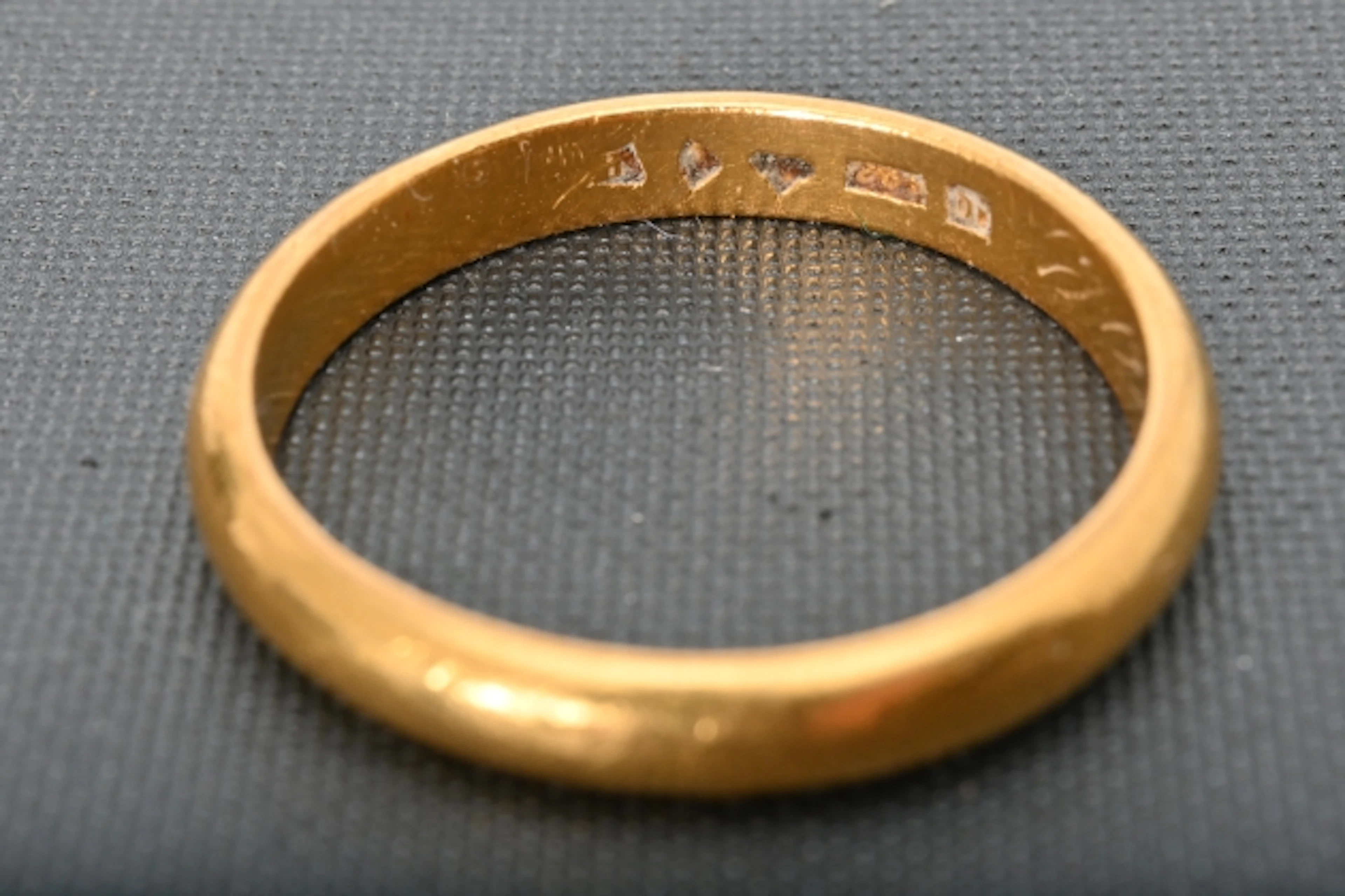 Guldring 23K ca 8,7 gr