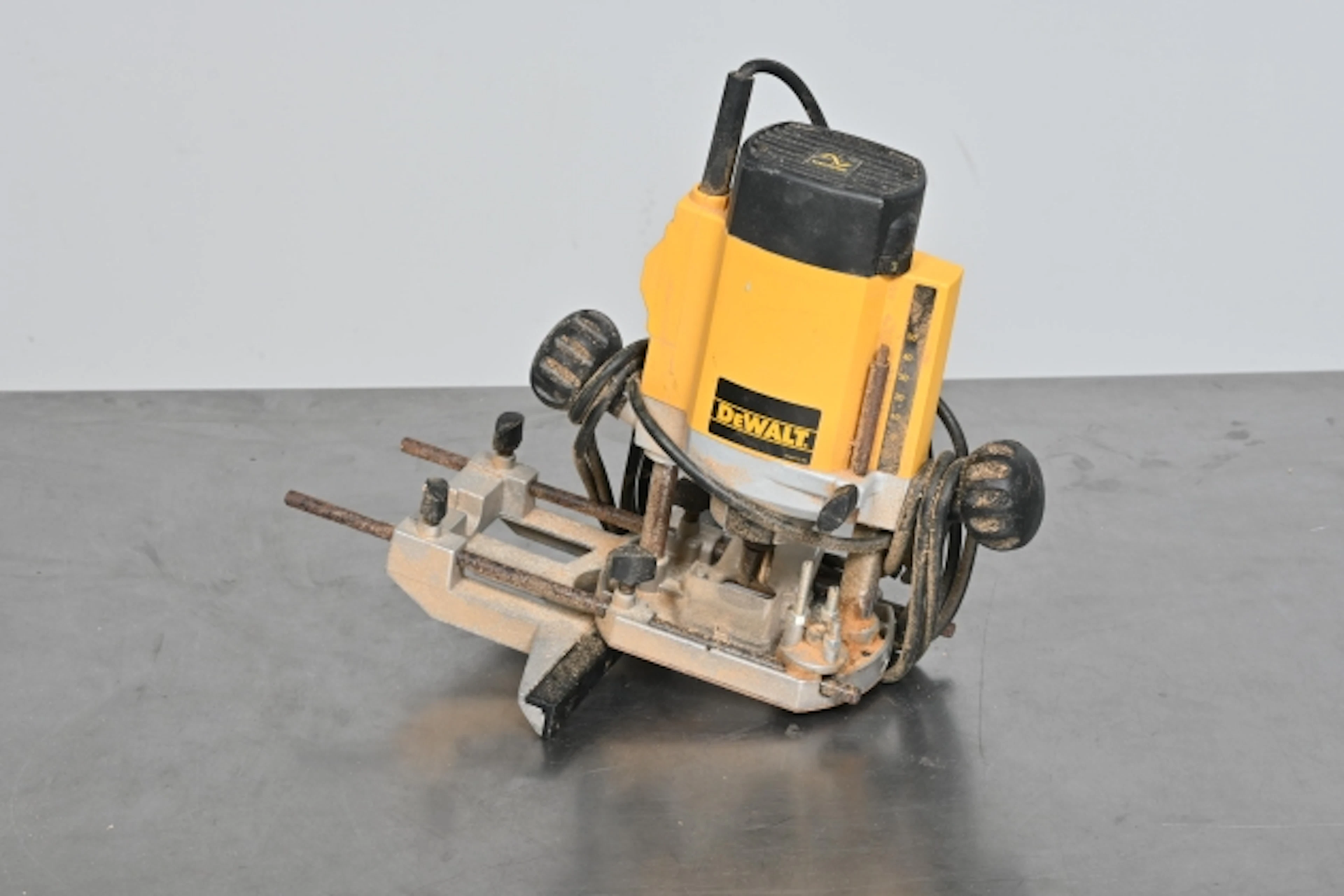 Överhandsfräs, Dewalt