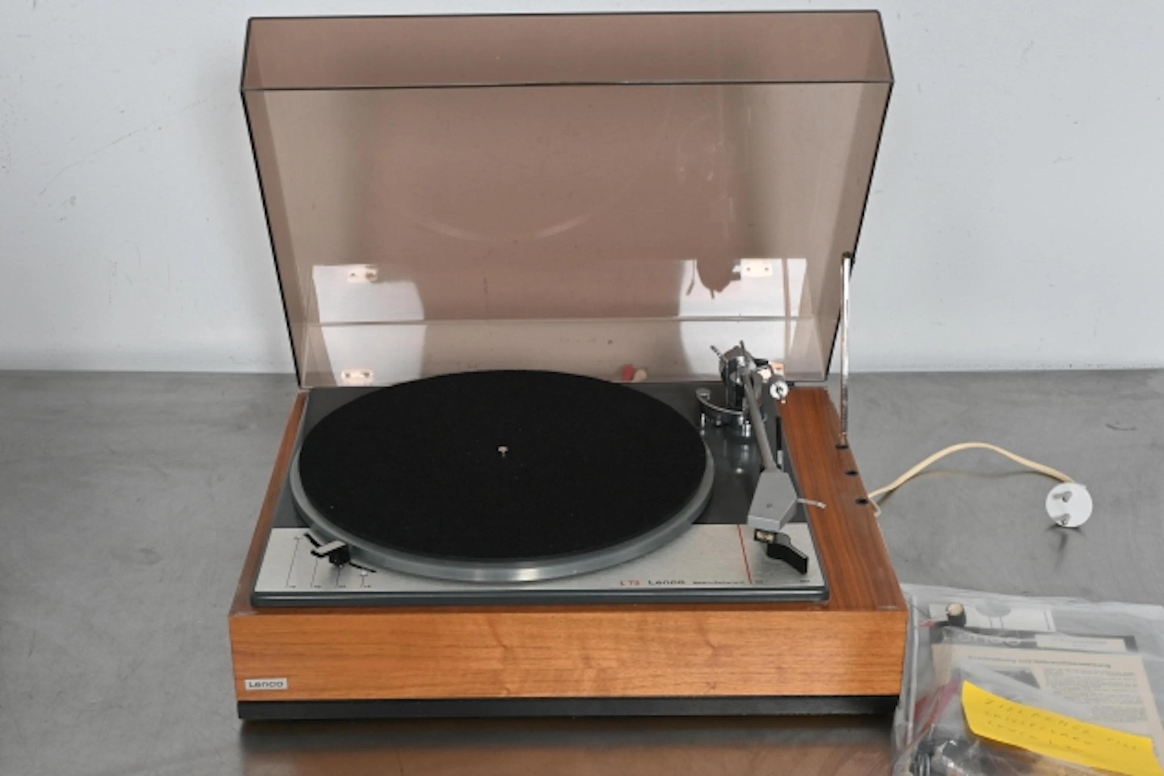 Skivspelare, Lenco L75