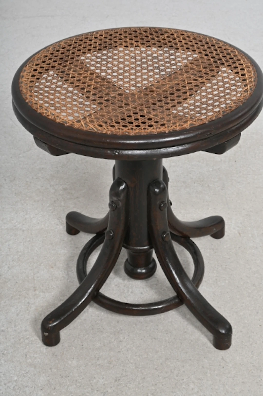 Snurrpall, Thonet