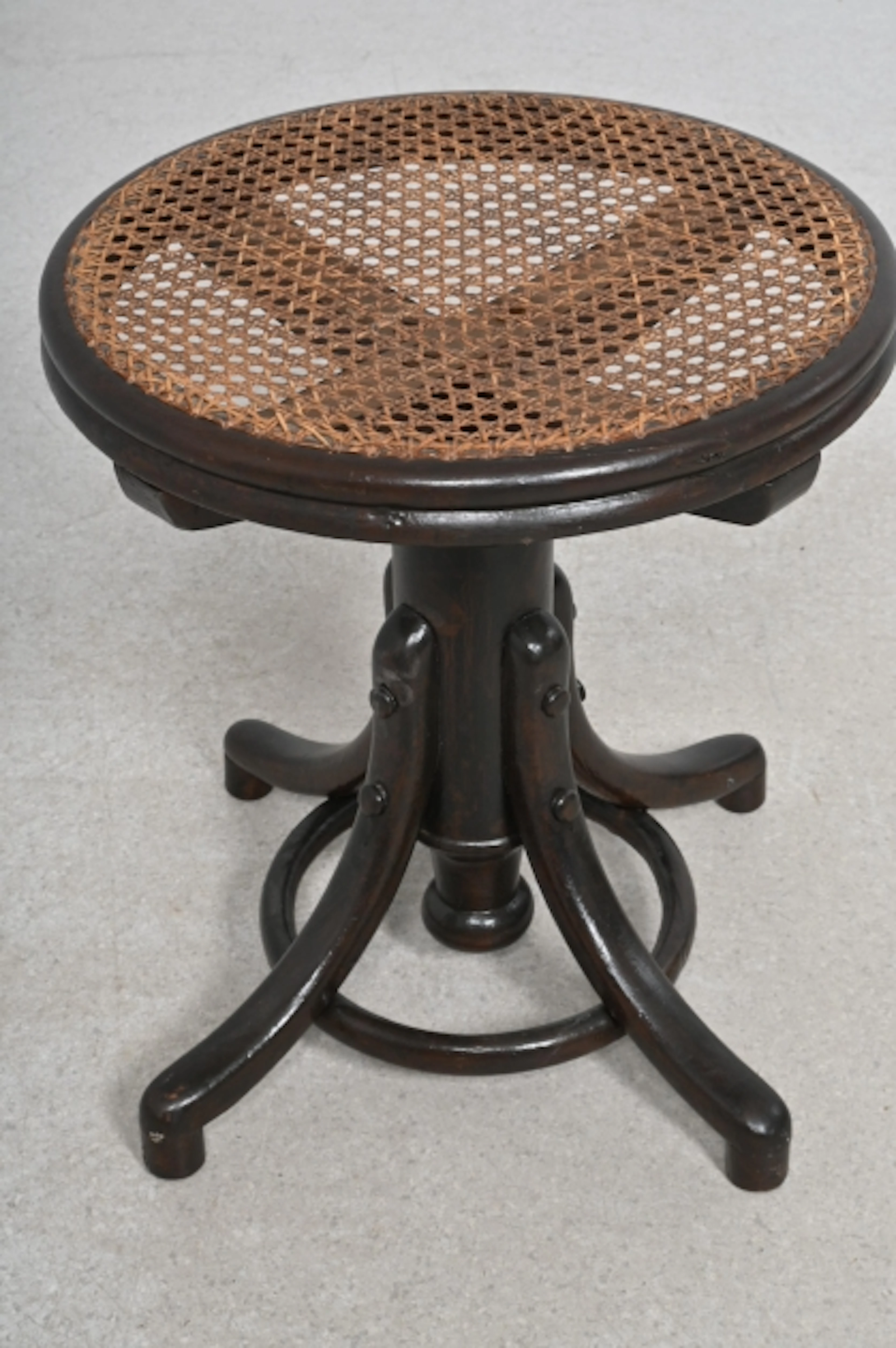 Snurrpall, Thonet