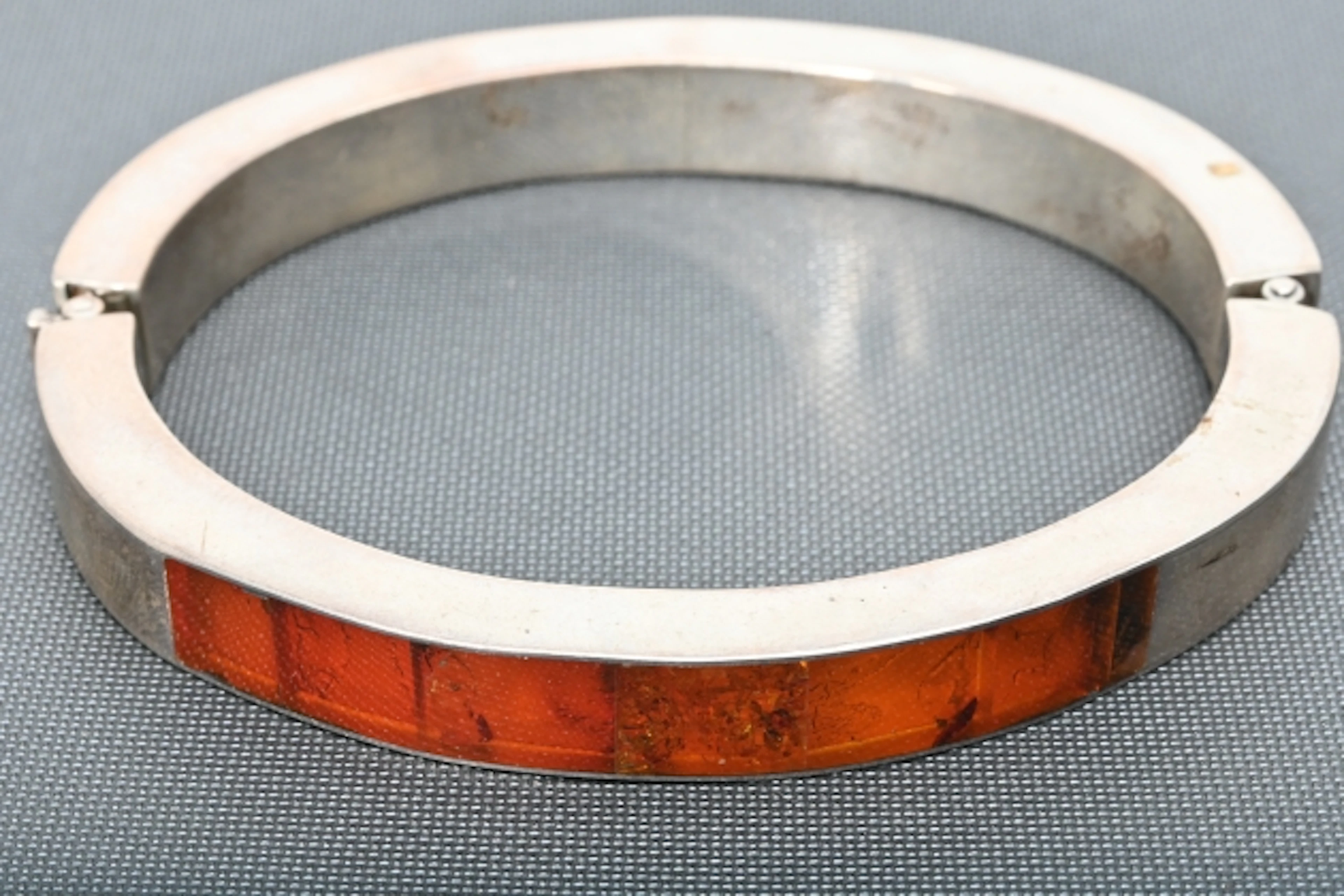Silverarmband med bärnsten, ca 30,5 gr
