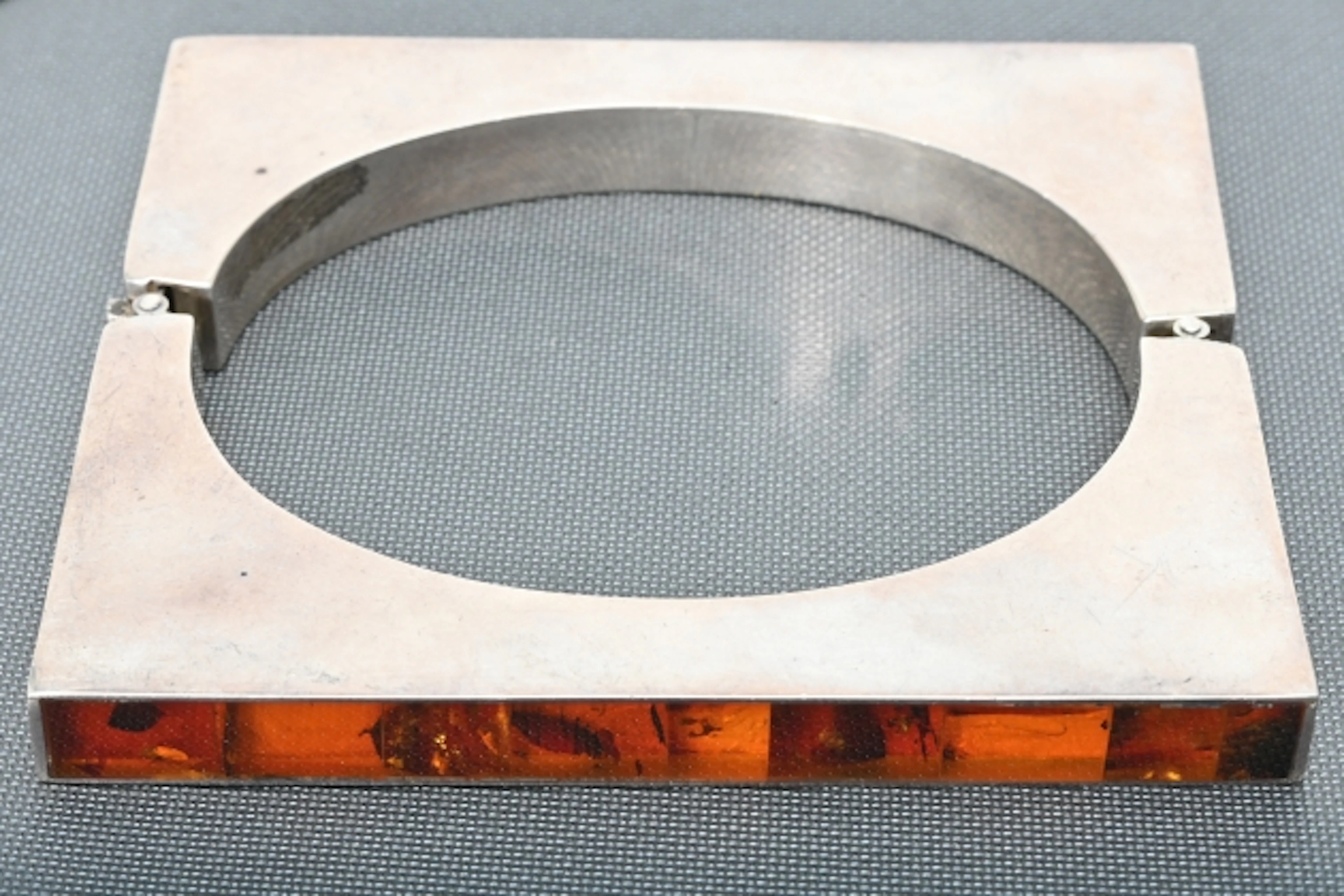 Silverarmband med bärnsten, ca 59 gr