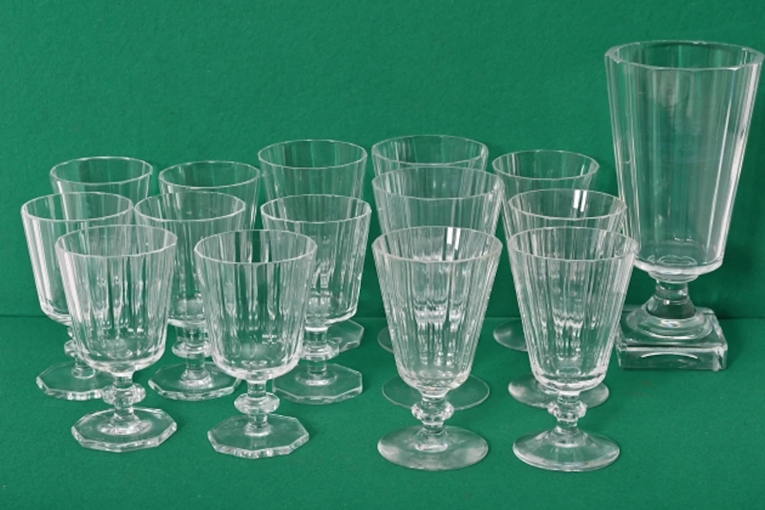 Glas "Karlberg" Elis Bergh, Kosta