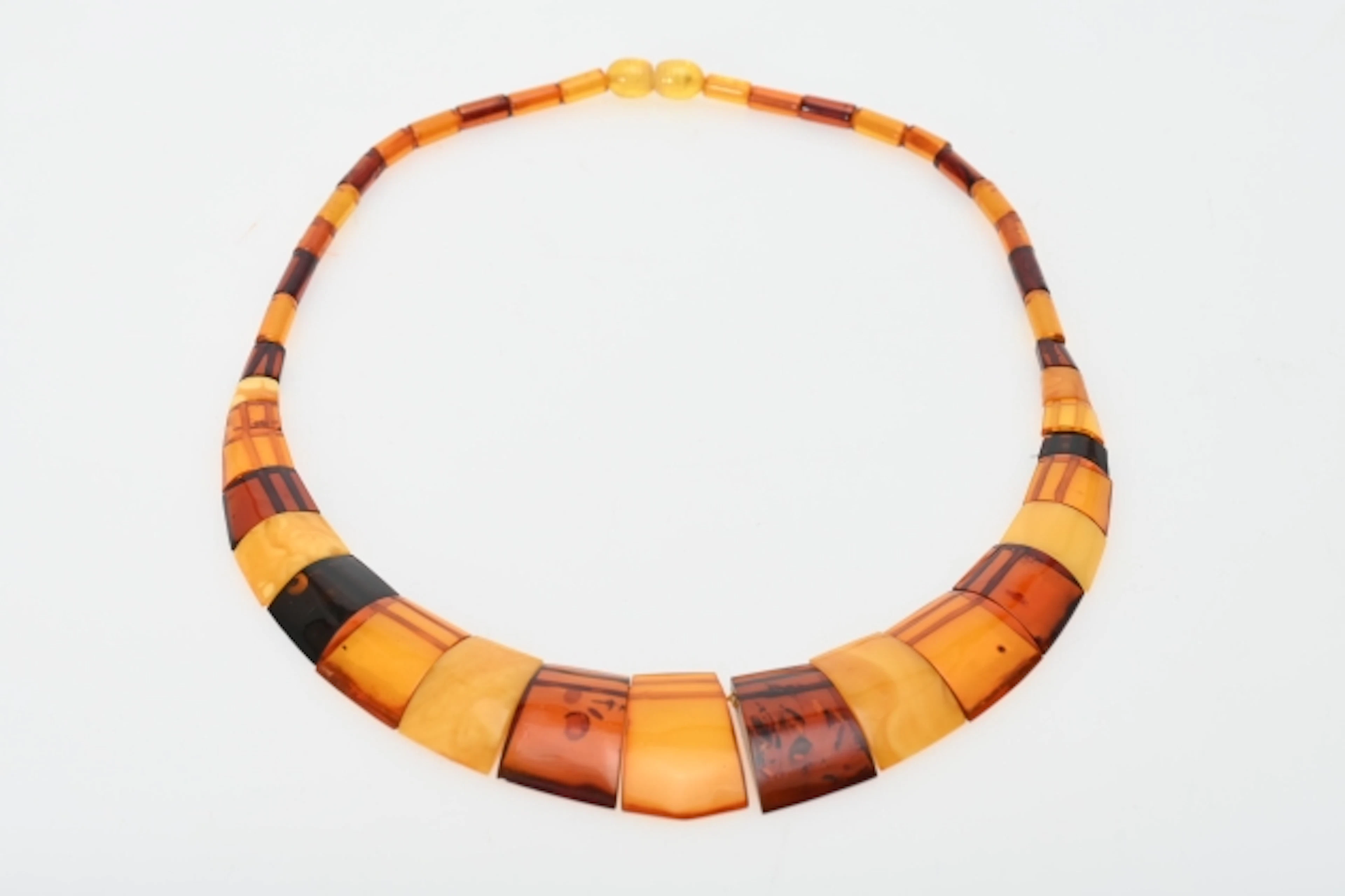 Halsband, bärnsten