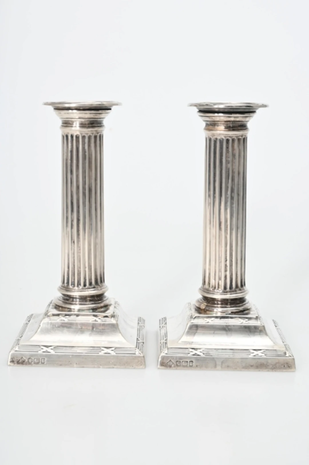 Silverljusstakar, England, totalvikt 1137 gr