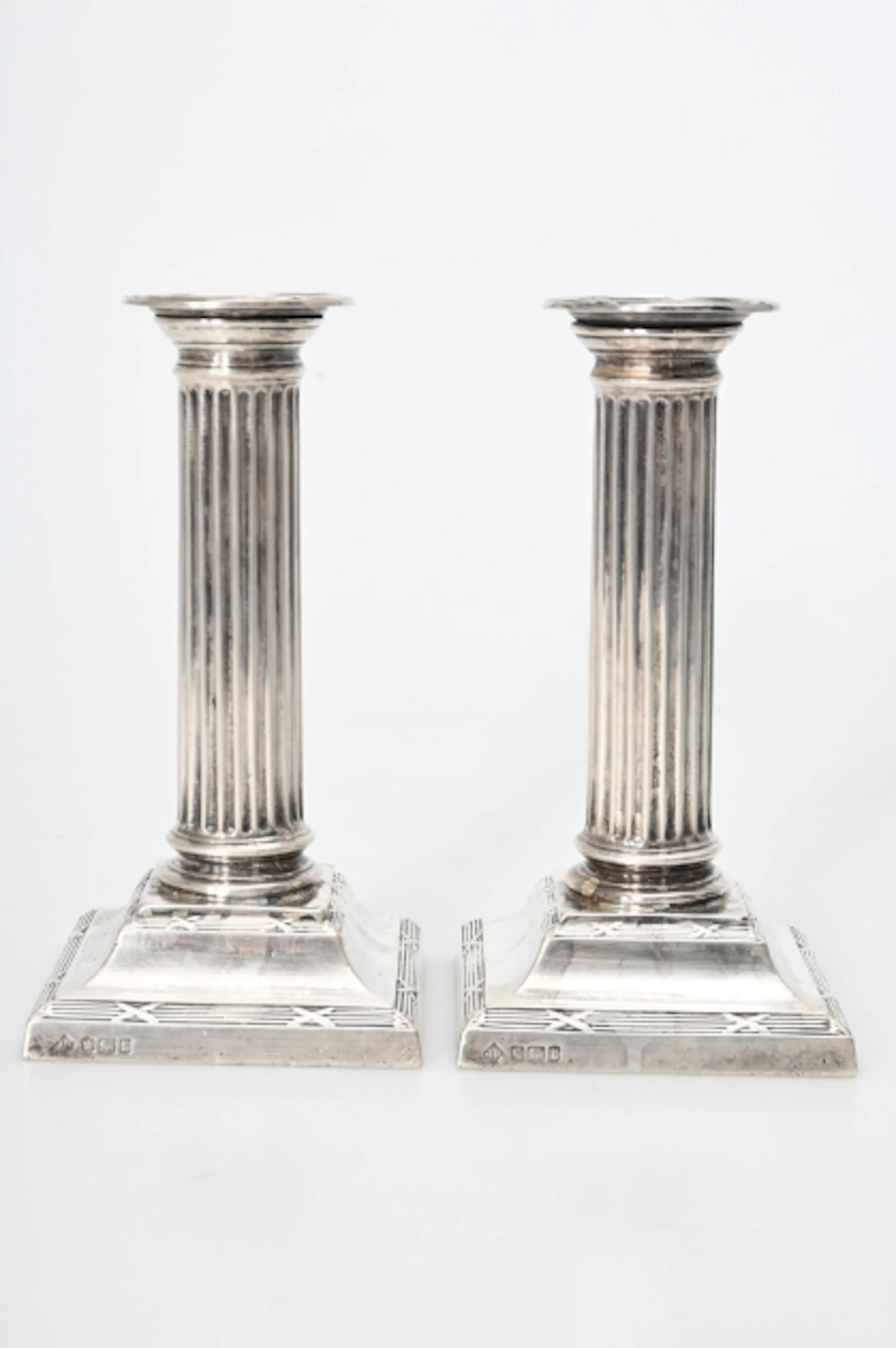 Silverljusstakar, England, totalvikt 1137 gr