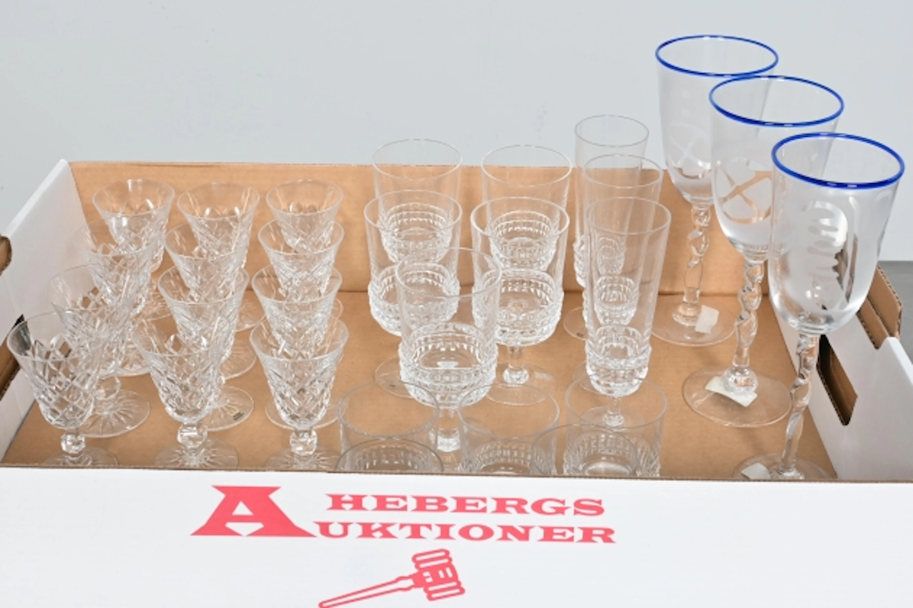 Div Glas, Kosta, Skruf