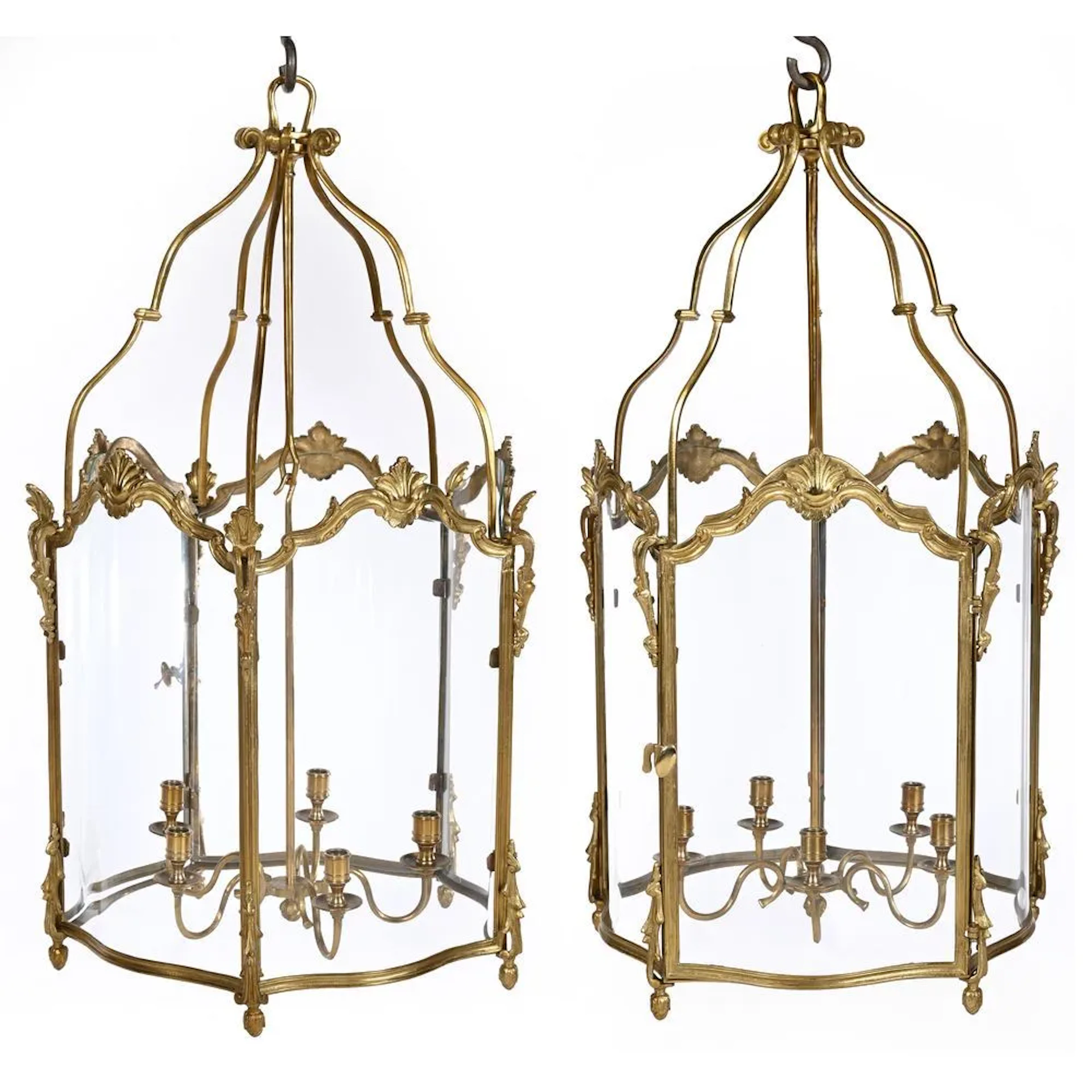 PAIR OF LOUIS XV-STYLE LANTERNS in gilded bronze. They have 5 lights.
