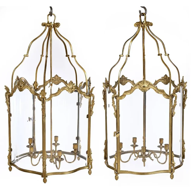 PAIR OF LOUIS XV-STYLE LANTERNS in gilded bronze. They have 5 lights.