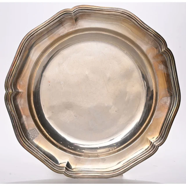 ODIOT, Paris. A scalloped-edge dish made of solid silver, hallmarked
