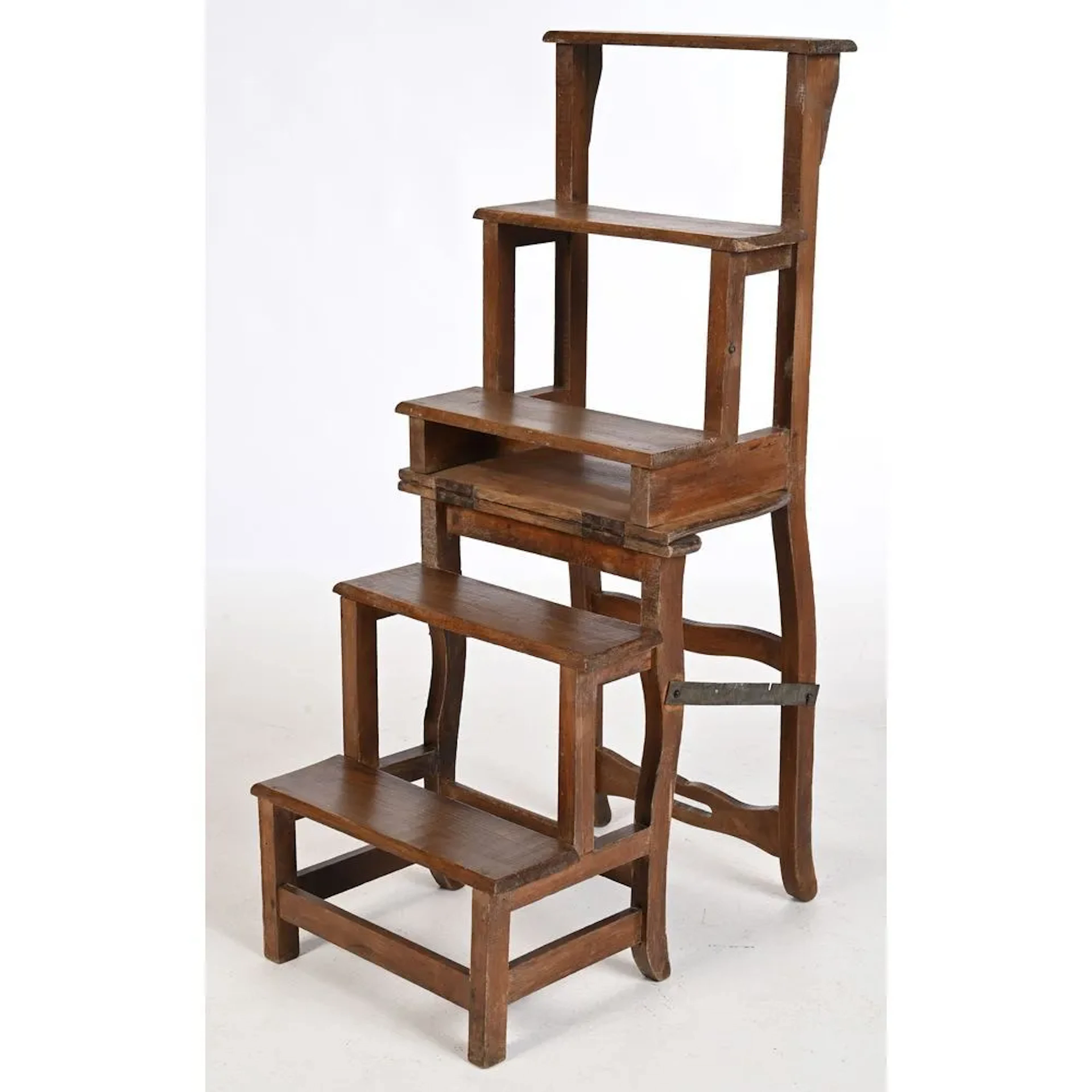 STOOL-STYLE CHAIR made of weathered natural wood. It has 5 steps.