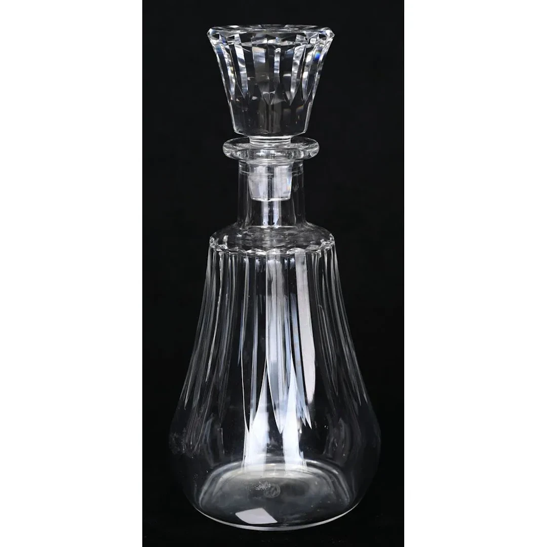 BACCARAT. Cut crystal decanter. Signed. H.26.