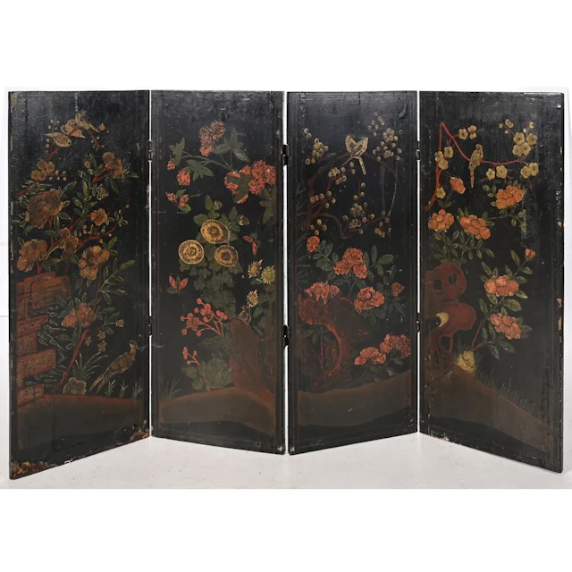 Paravent in lacquer with a black background, decorated with birds