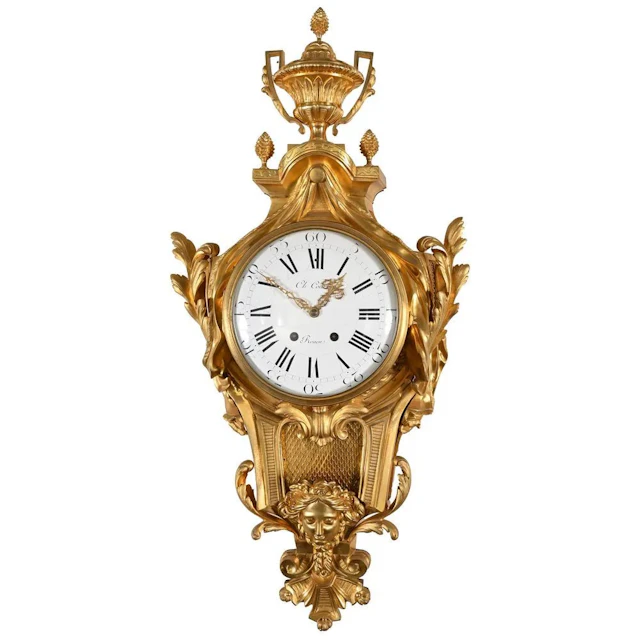 Gilt bronze LOUIS XVI CARTEL with beautiful mercury gilding decorated