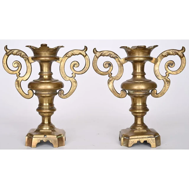 PAIR OF LOUIS XIII BRONZE VASES with baluster-shaped bodies. Coiled