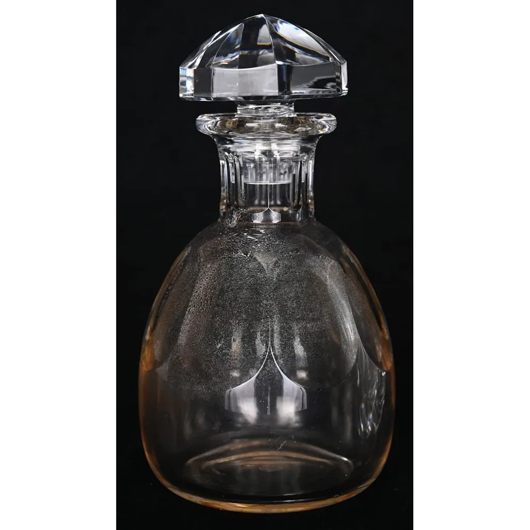 BACCARAT. Crystal decanter with flat ridges. Signed. Good condition. H.22.5.