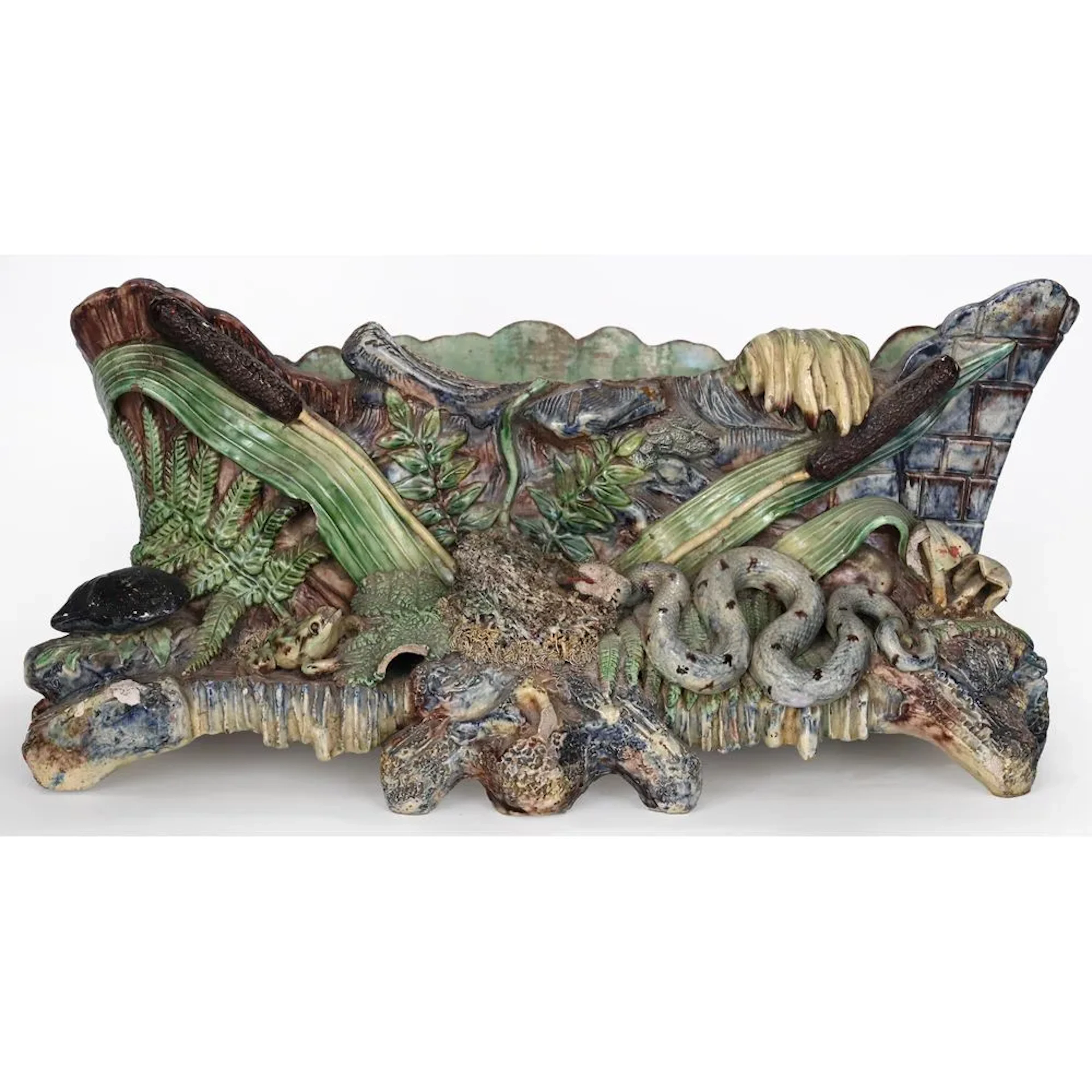 PLANTER IN THE STYLE OF Bernard PALISSY, decorated with small frogs