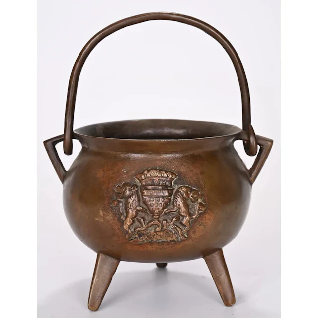 SMALL LOUIS XIV BRONZE CAULDRON resting on three legs. It is decorated