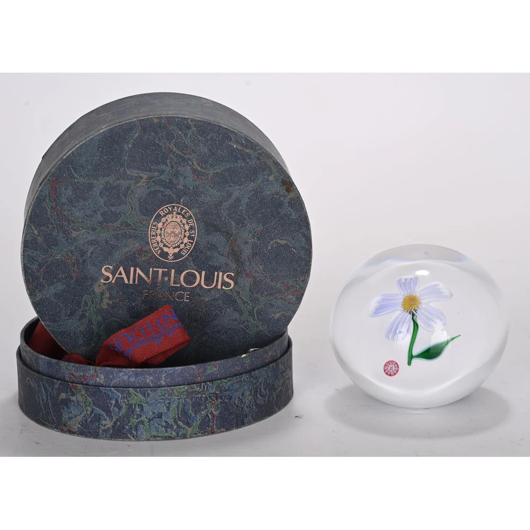 SAINT-LOUIS. Sulfur-glazed ball with floral decoration. Signed. In