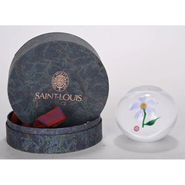 SAINT-LOUIS. Sulfur-glazed ball with floral decoration. Signed. In