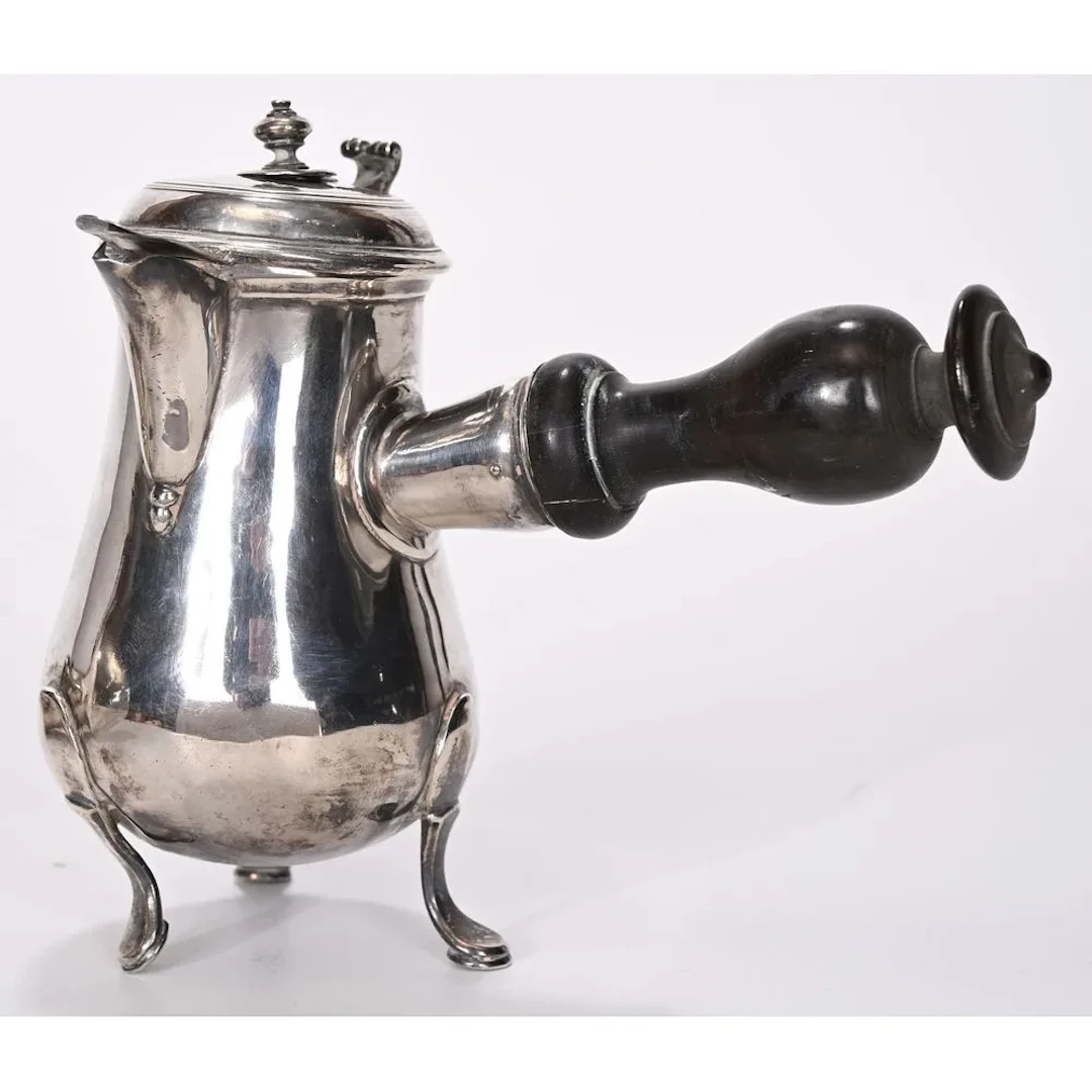 18th-century "Egoïste" chocolate pot in solid silver. Patina-finished