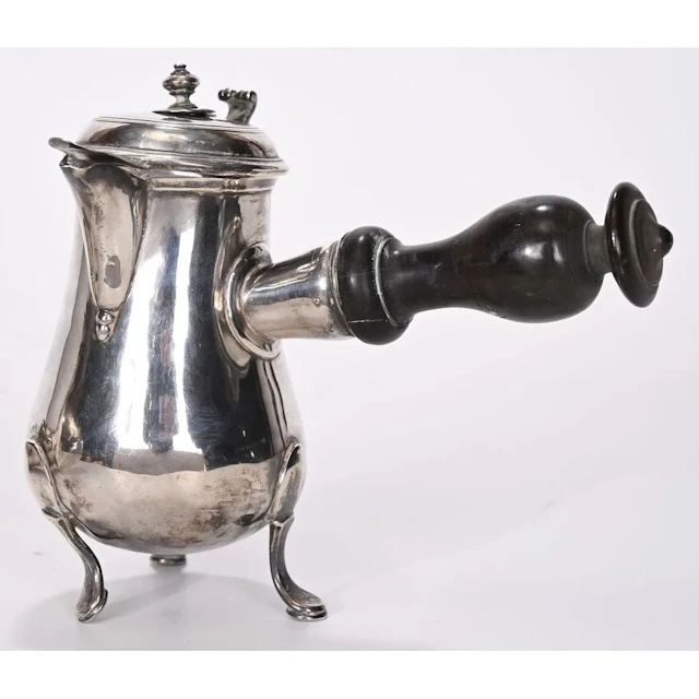 18th-century "Egoïste" chocolate pot in solid silver. Patina-finished
