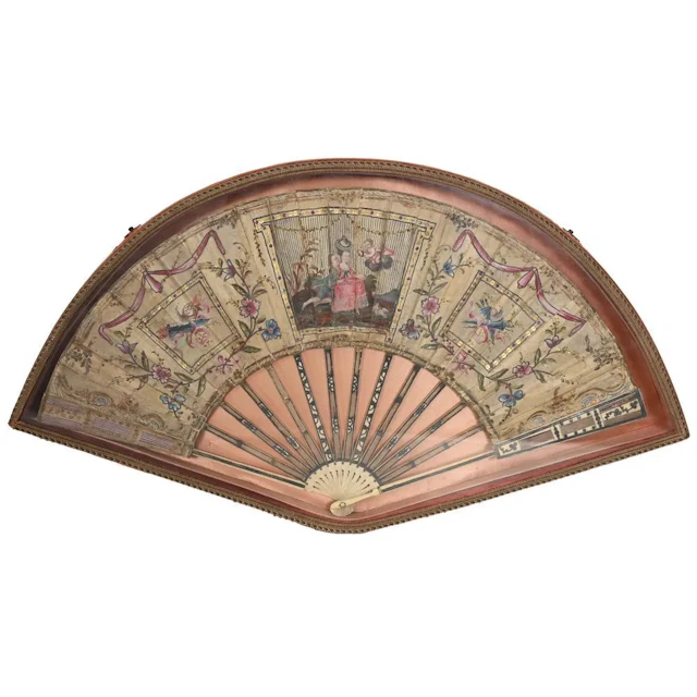 LOUIS XVI FAN in its box, decorated with a romantic scene surrounded