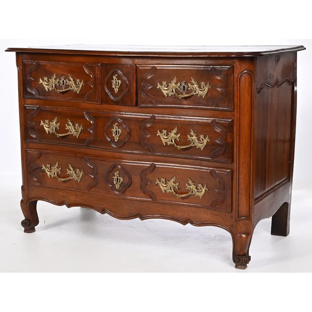 LOUIS XV CHEST OF DRAWERS made of solid mahogany with a slightly curved