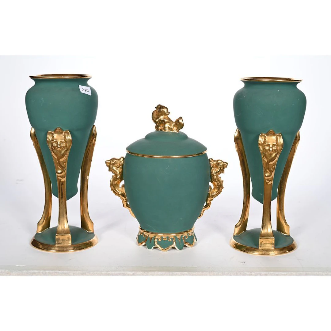 SAINT RADEGONDE. Ceramic set on a green and gold background, consisting