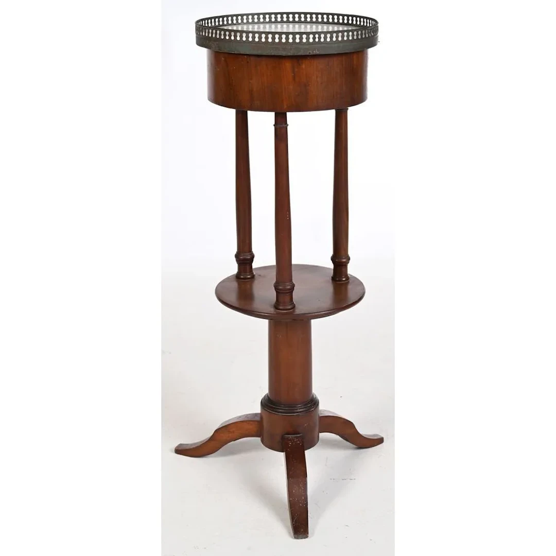 Mahogany RESTAURATION SIDE TABLE with a tripod base. The body is supported