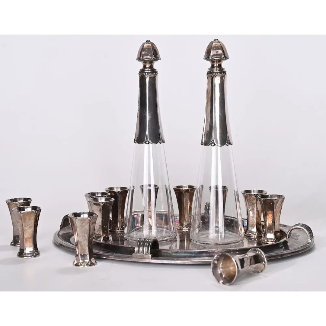 GALIA. BEAUTIFUL ART NOUVEAU LIQUEUR SET in silver plated metal, consisting