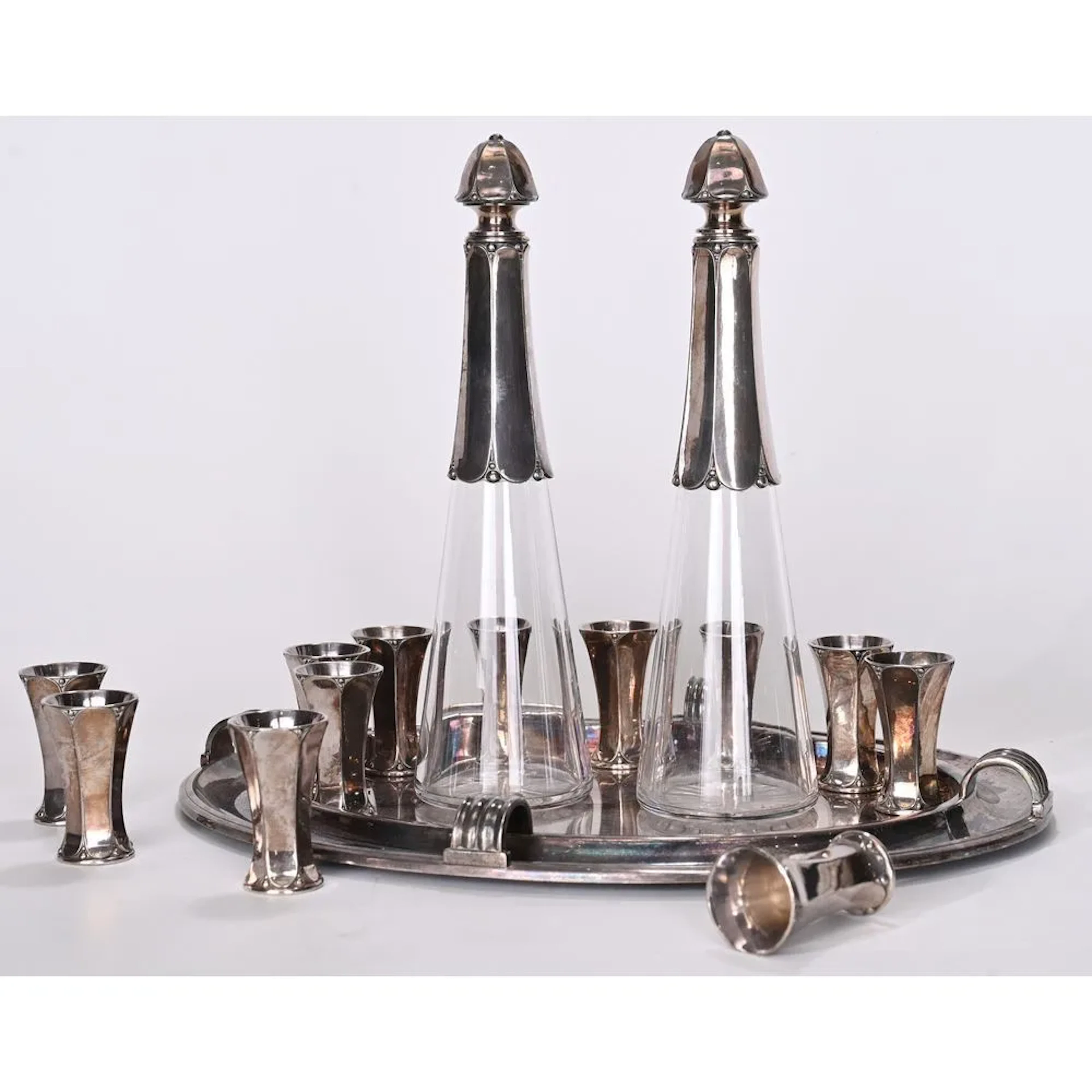 GALIA. BEAUTIFUL ART NOUVEAU LIQUEUR SET in silver plated metal, consisting