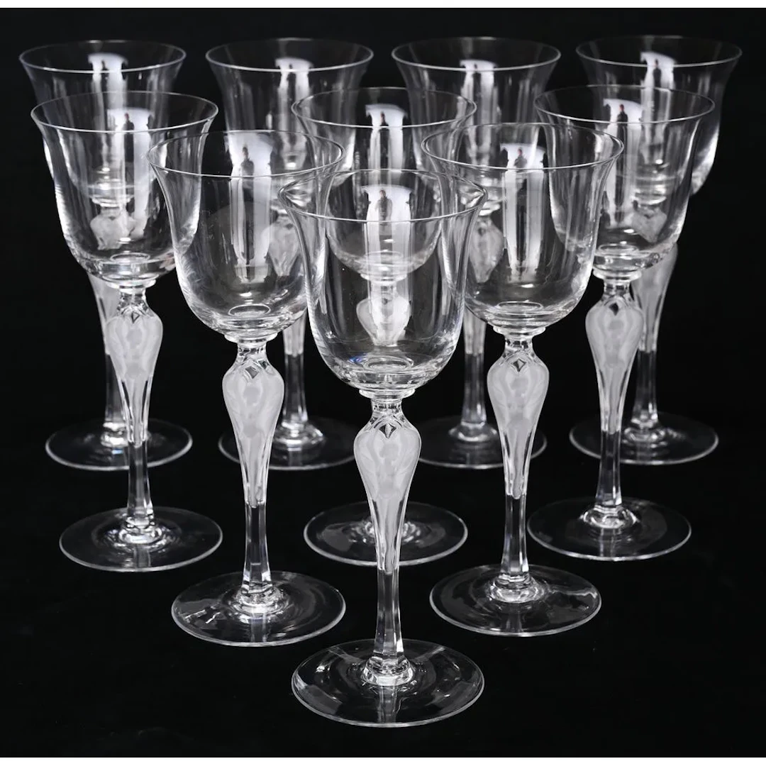 FABERGE. SET OF 10 crystal glasses with round bases. The stem is engraved