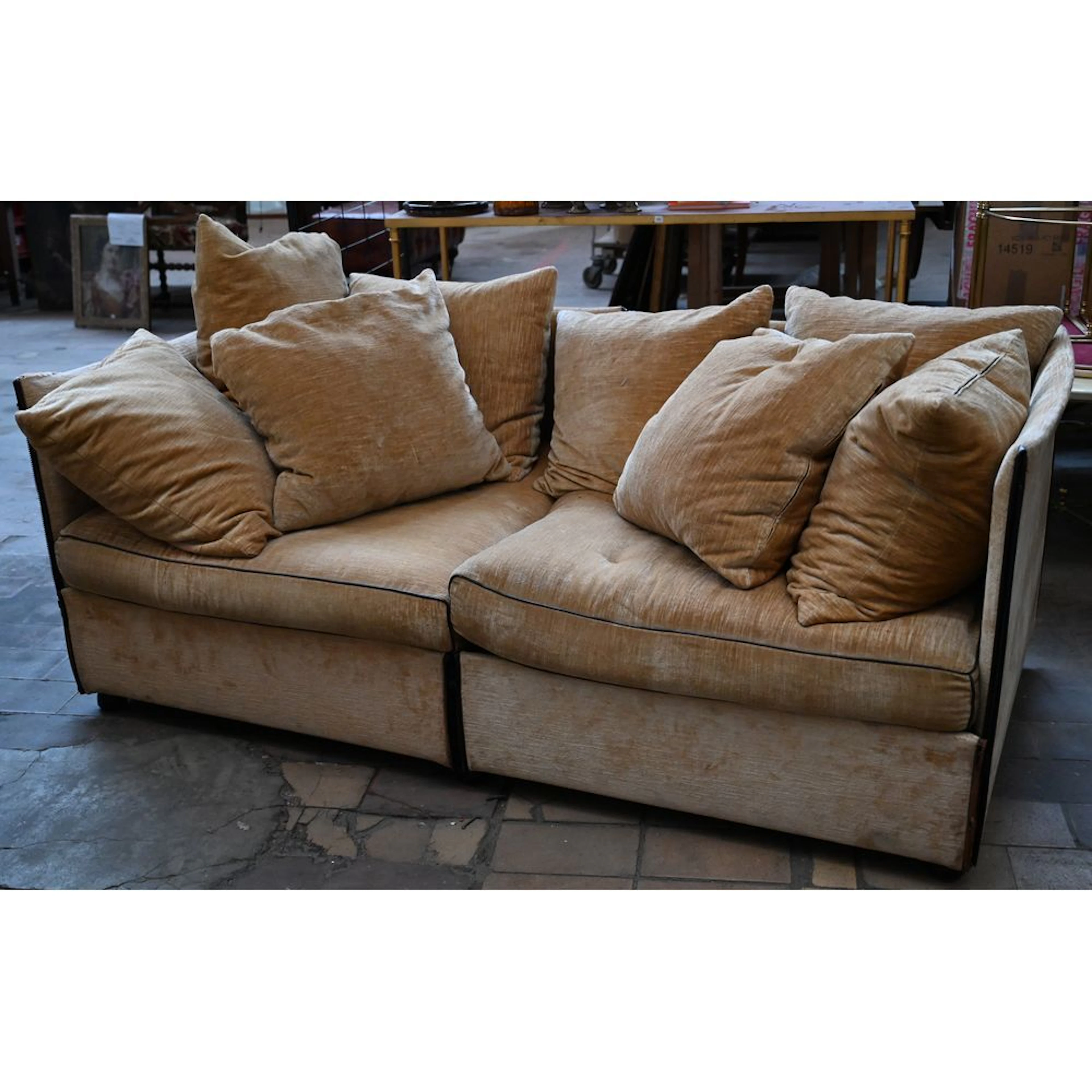 MARIO BELLINI for CASSINA. 3-seater sofa in fabric with leather accents.