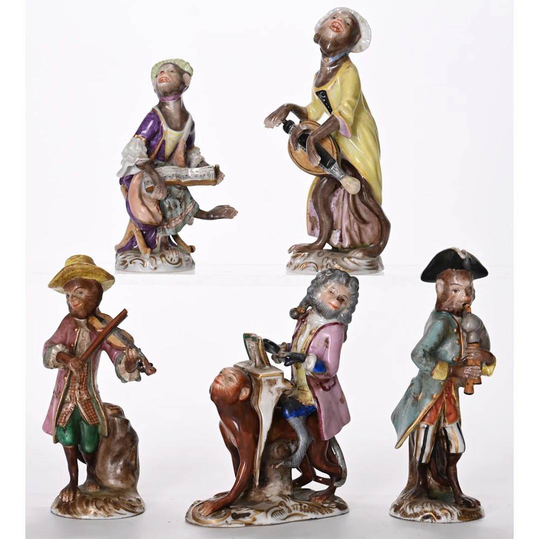 SAXE. 5 polychrome porcelain figures depicting monkeys playing musical