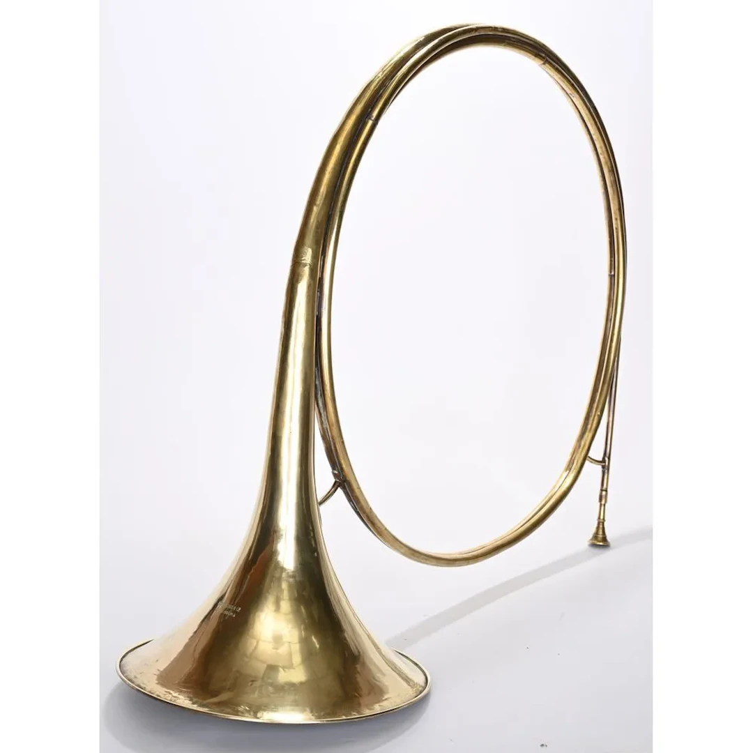 HUG Frères & Cie in Strasbourg. LARGE HUNTING HORN made of yellow