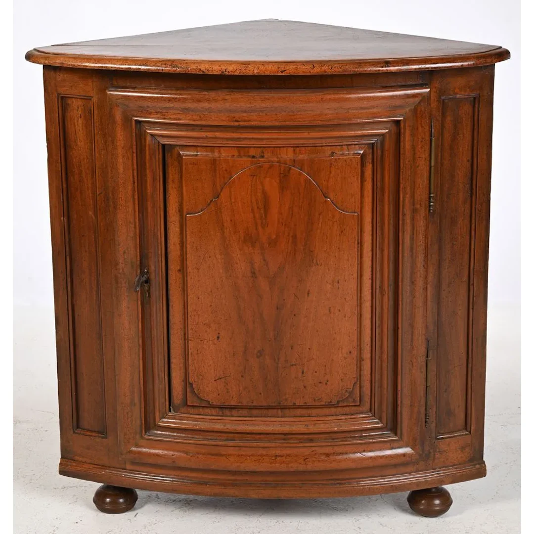 LOUIS XIV CORNER CABINET in solid walnut with a single rounded door