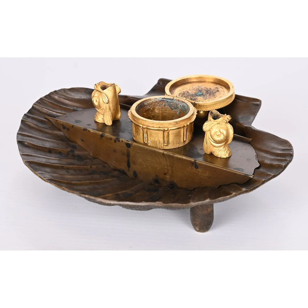 RESTAURATION INKWELL made of bronze with a double patina, shaped like