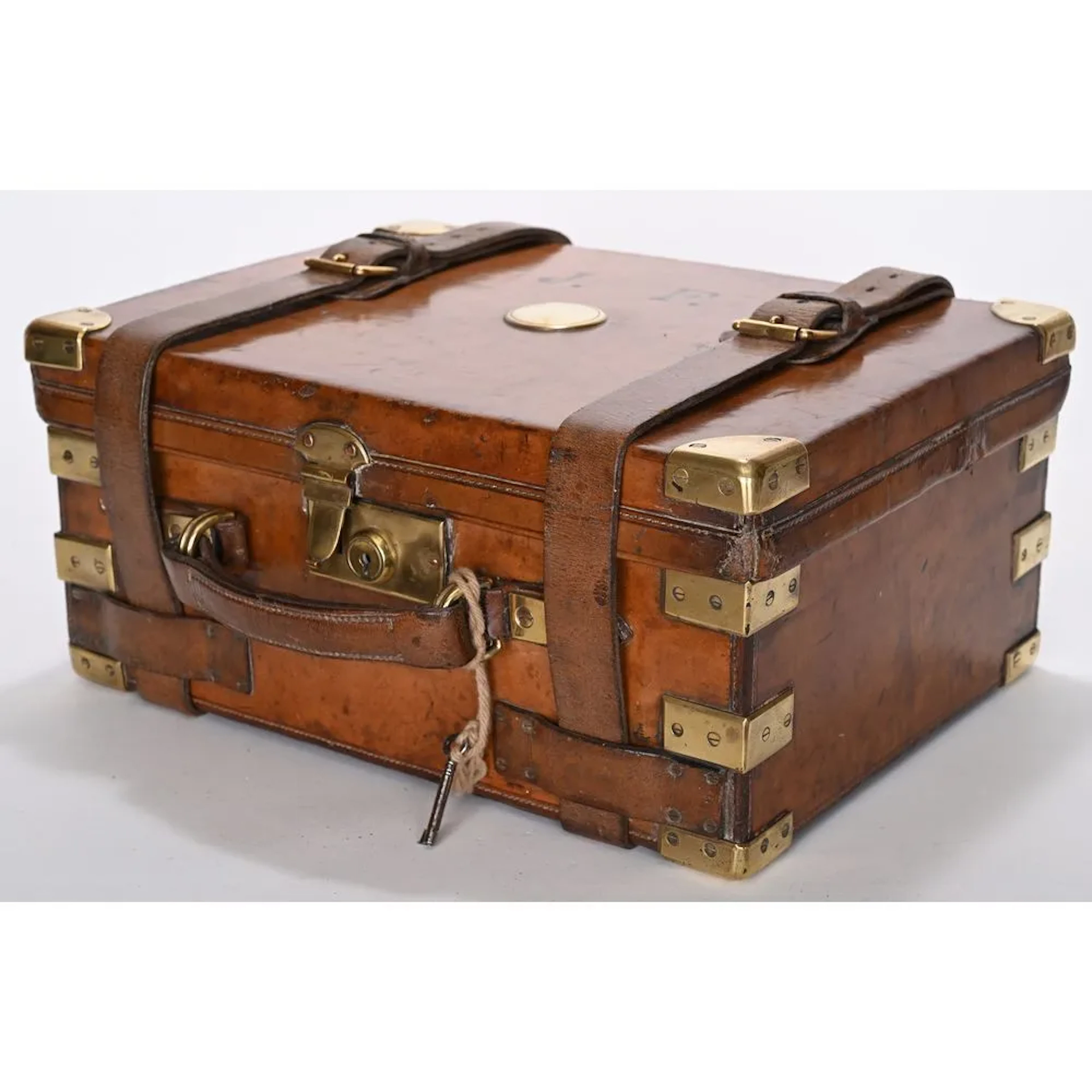 HOLLAND & HOLLAND. Leather cartridge box with brass corner pieces