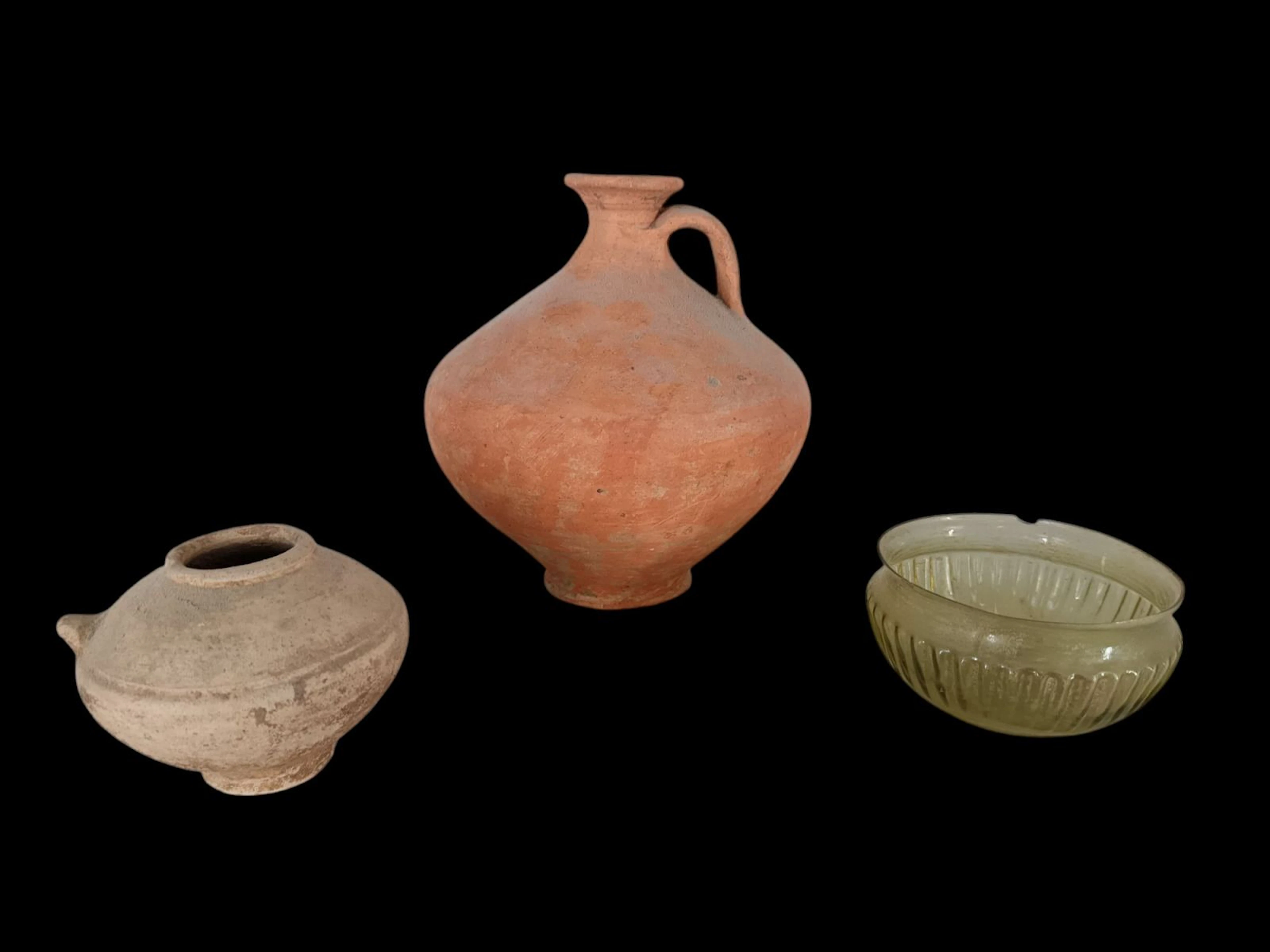 Original set composed of: in the center, a Sigillée d'Argonn - Lot 67