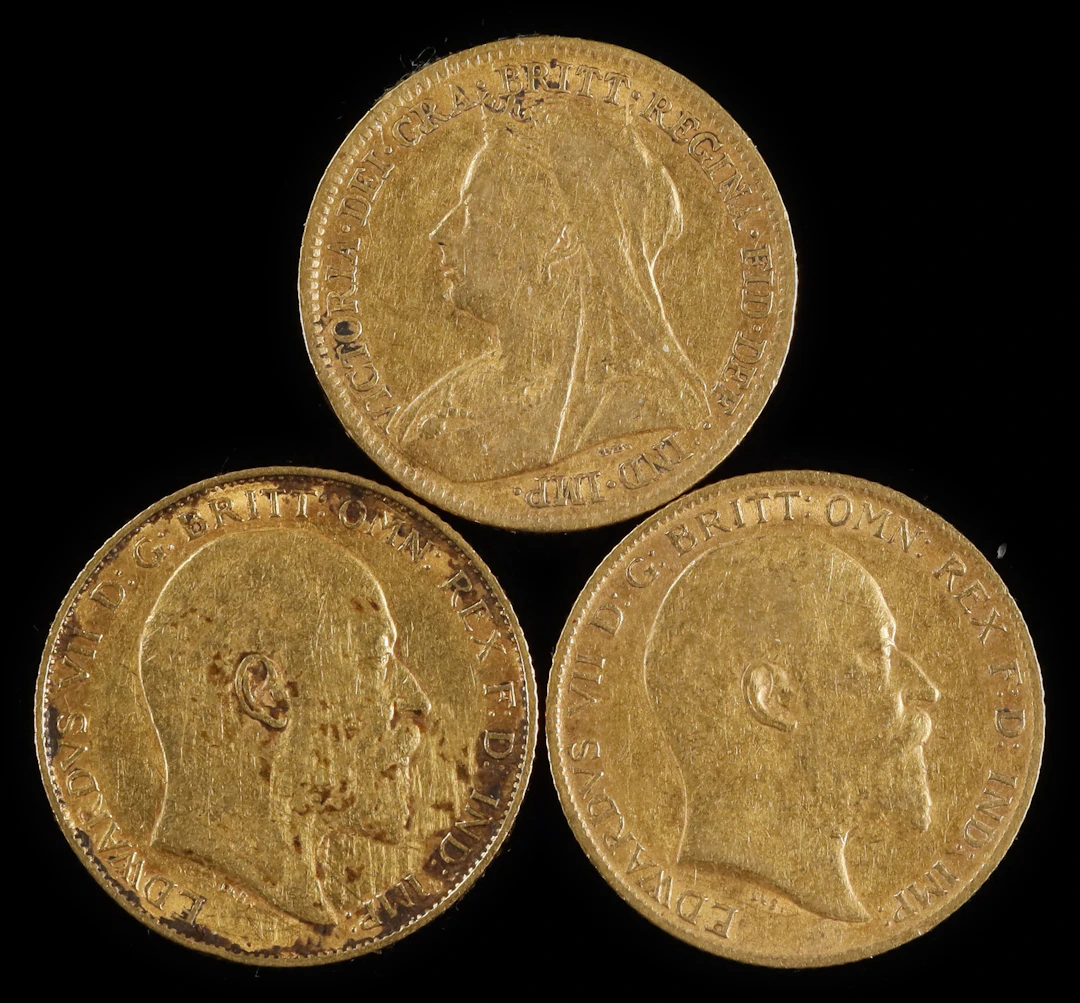 (0.354 oz, 11.011 g AGW). Great Britain. Lot of (3) Mixed Date Gold