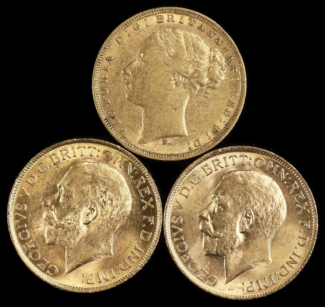 (0.707 oz, 21.975 g AGW). Mixed World. Lot of (3) Mixed Date Gold Sovereigns.
