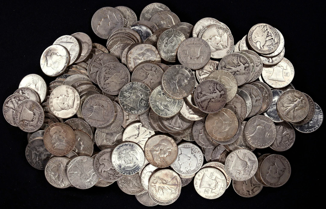 (80.438 oz, 2501.928 g ASW). $112.50 Face Value in 90% Silver Half-Dollars.