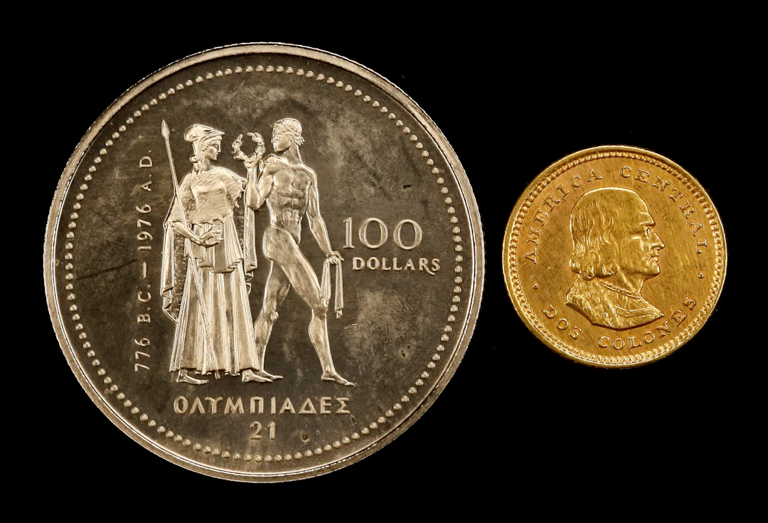 MIXED LOTS. Duo of Gold Types (2 Pieces), 1900 & 1976. Grade Range: