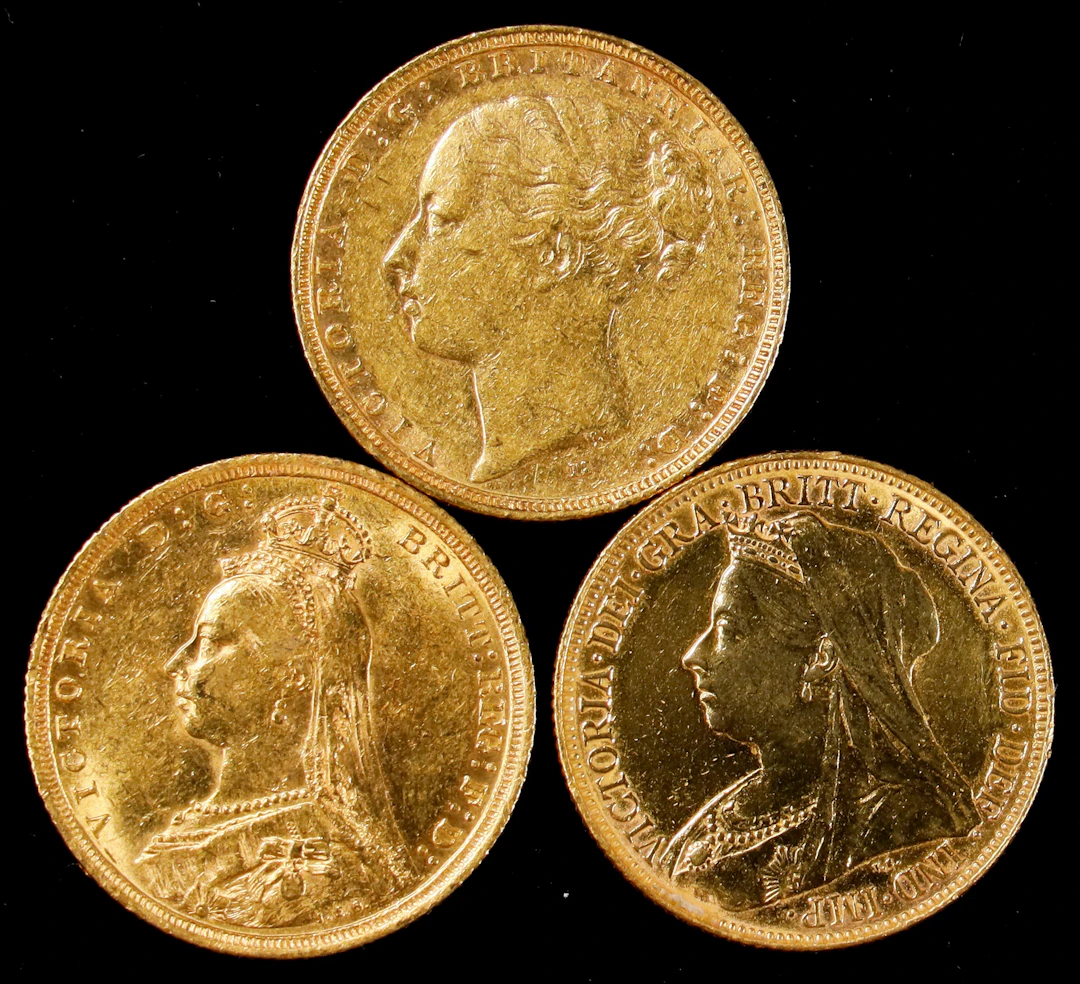 (0.707 oz, 21.975 g AGW). Australia. Lot of (3) Mixed Date Gold Sovereigns.