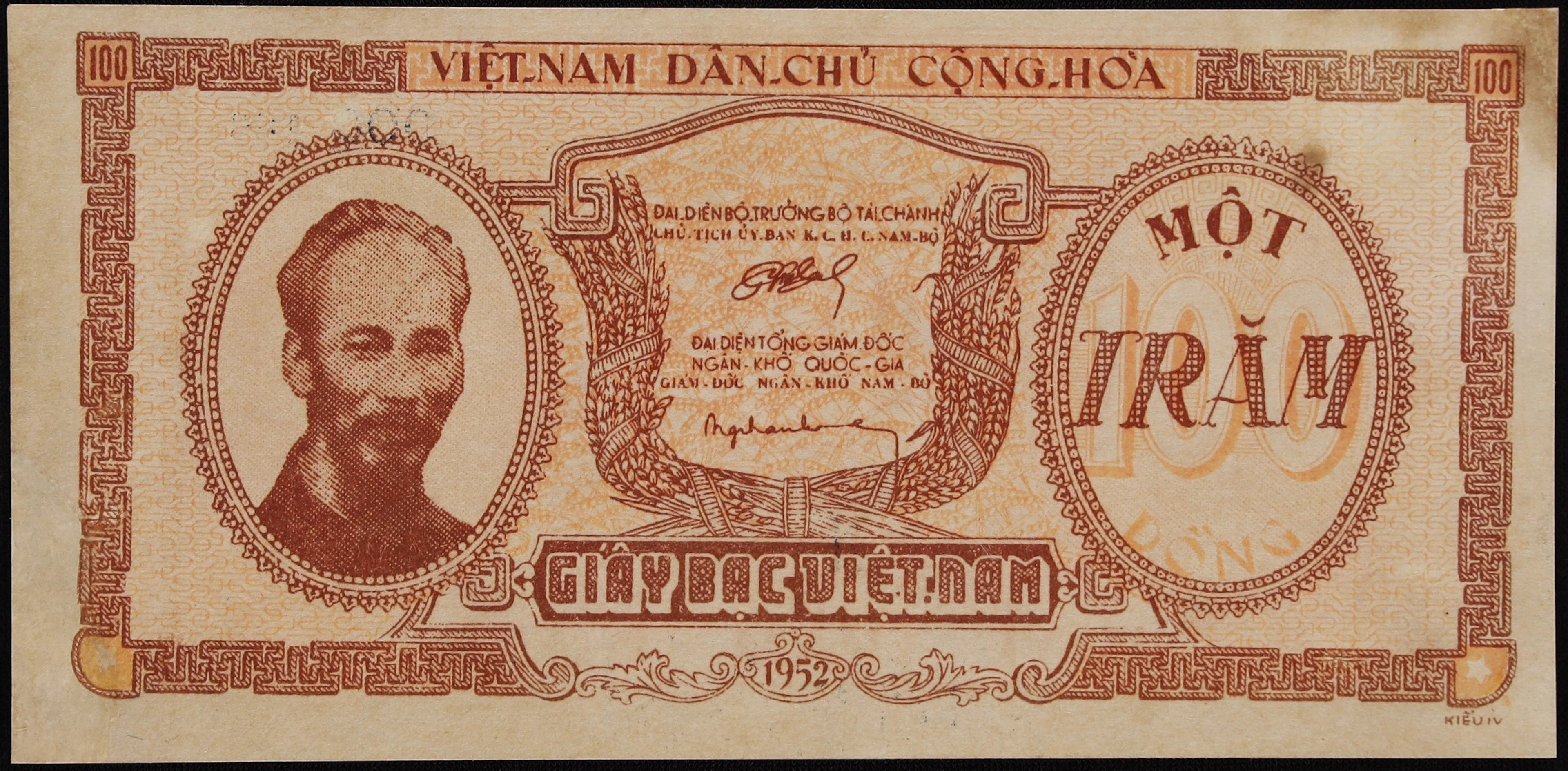 VIETNAM. Viet-Nam Dan-Chu Cong-Hoa. 100 Dong, ND (1952). P-40As. Specimen.