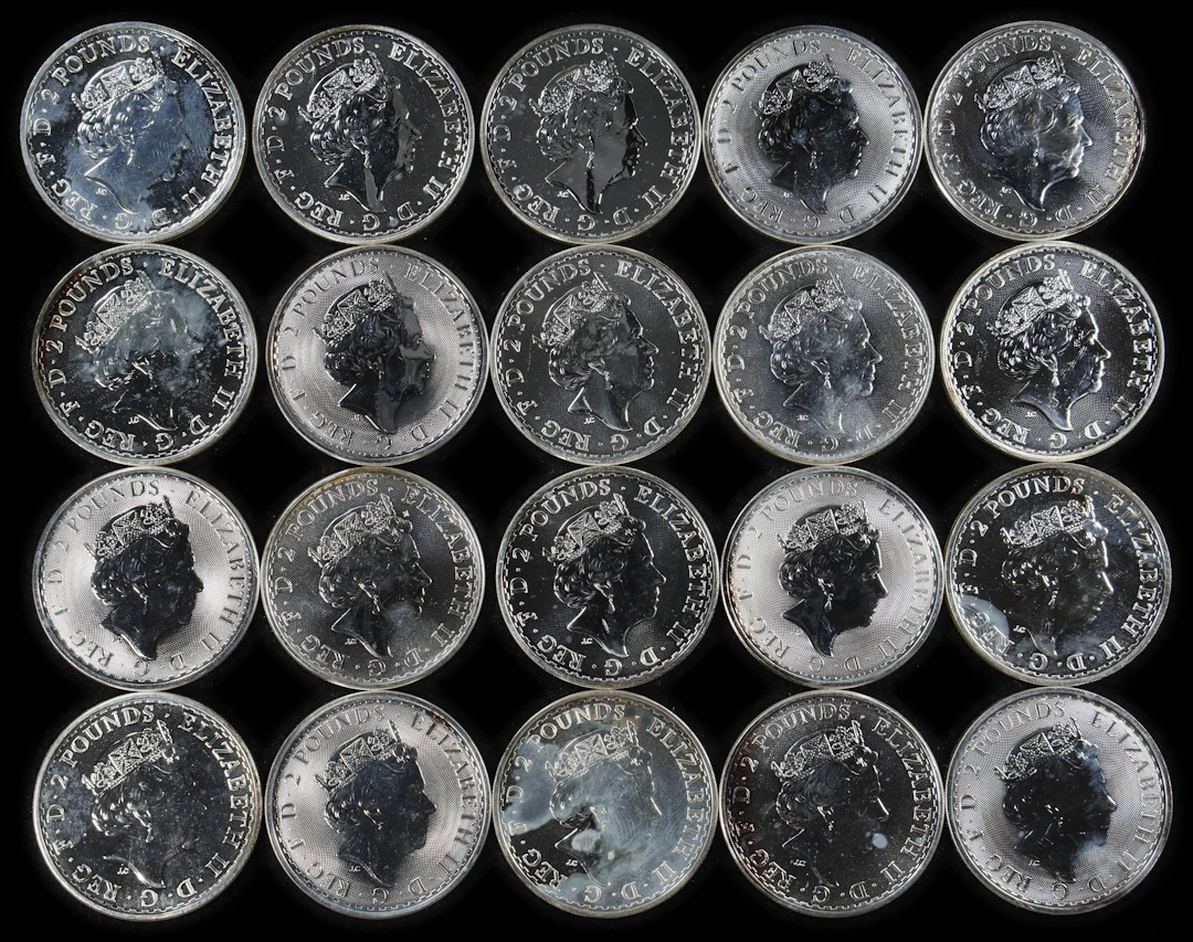 (20 oz, 622.08 g ASW). Great Britain. Lot of (20) Mixed Date 1 oz