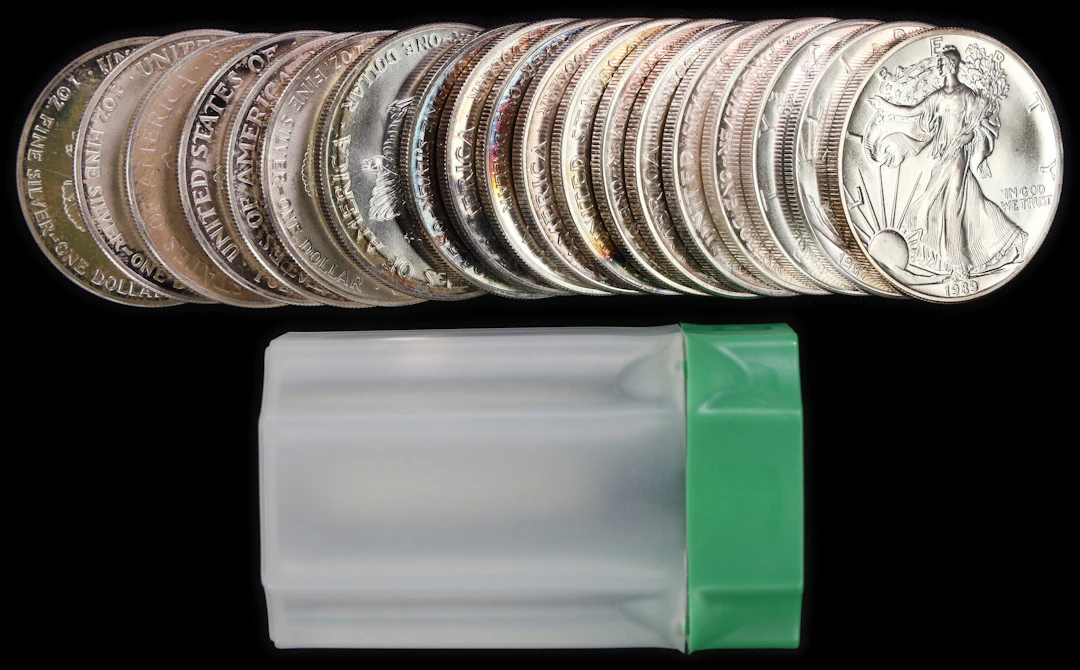 (20 oz, 622.08 g ASW). Lot of (20) Mixed Date American Silver Eagles.