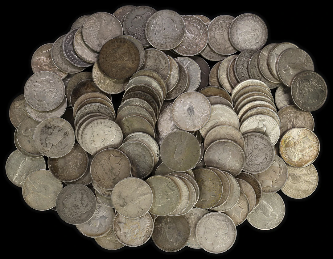 (98.222 oz, 3055.091 g ASW). Lot of (127) Mixed Date Morgan and Peace